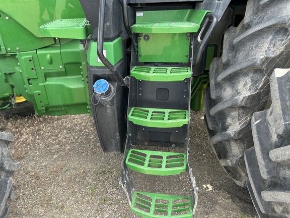 2022 John Deere 8R 250 Tractor