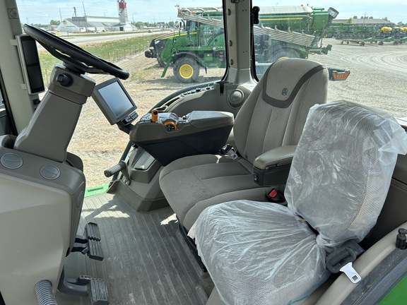 2022 John Deere 8R 250 Tractor