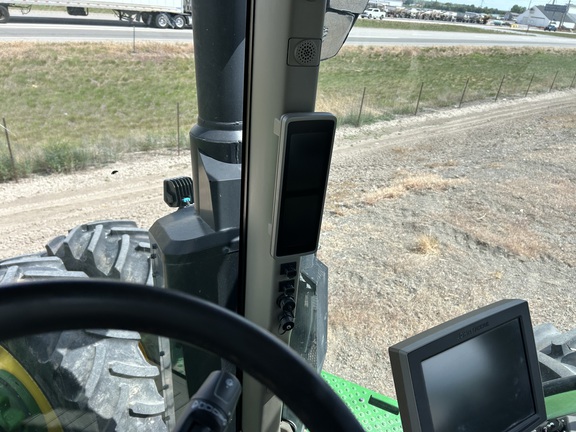 2022 John Deere 8R 250 Tractor