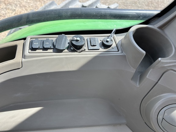 2022 John Deere 8R 250 Tractor
