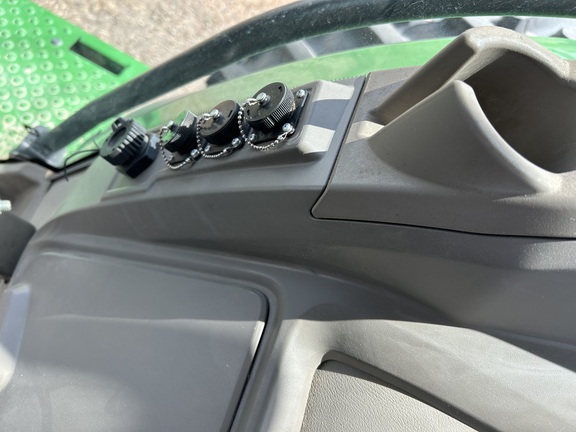 2022 John Deere 8R 250 Tractor