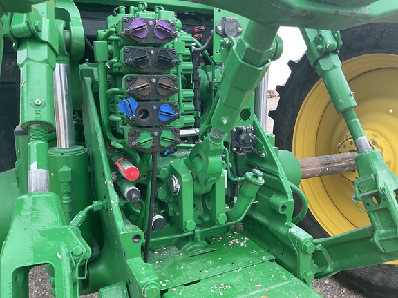 2022 John Deere 8R 250 Tractor