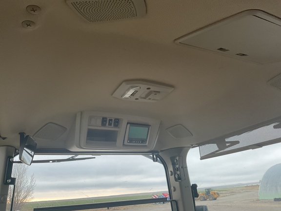 2022 John Deere 8R 250 Tractor