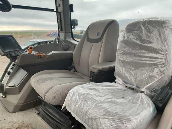 2022 John Deere 8R 250 Tractor