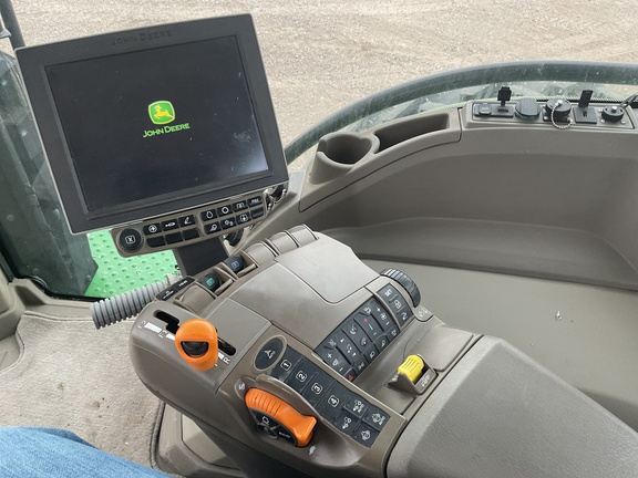 2022 John Deere 8R 250 Tractor