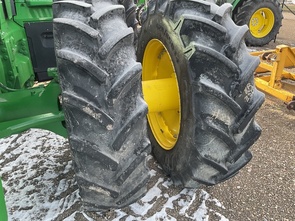 2022 John Deere 8R 250 Tractor