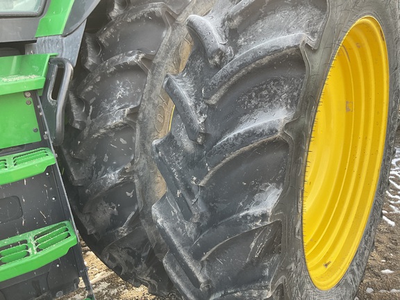2022 John Deere 8R 250 Tractor