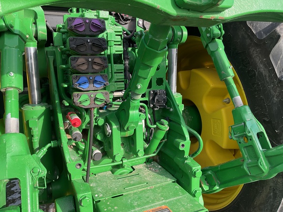 2022 John Deere 8R 250 Tractor