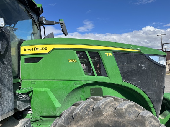 2024 John Deere 7R 250 Tractor