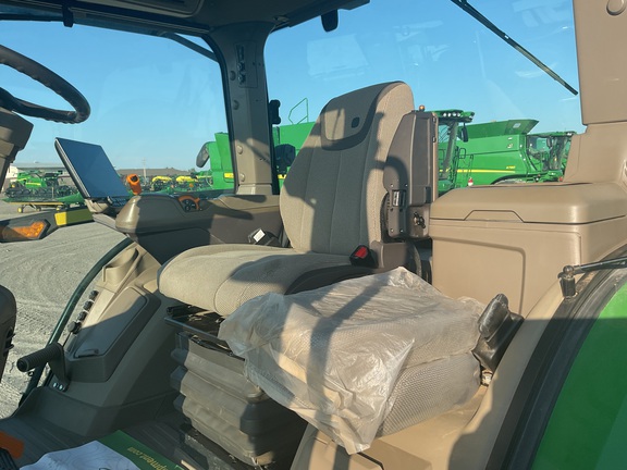 2024 John Deere 7R 250 Tractor