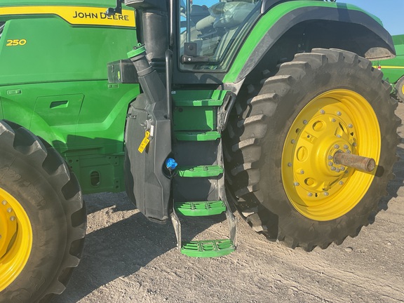 2024 John Deere 7R 250 Tractor