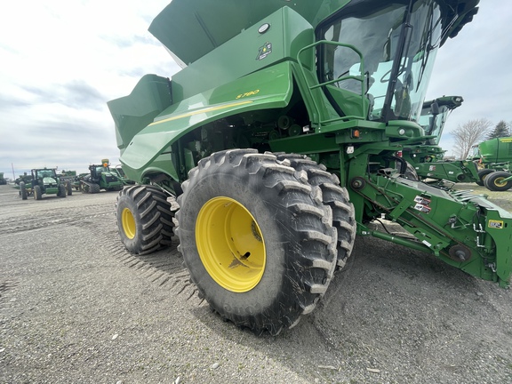 2022 John Deere S780 Combine