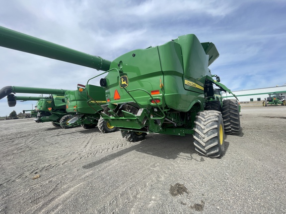 2022 John Deere S780 Combine