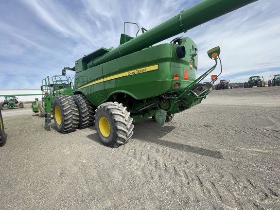 2022 John Deere S780 Combine