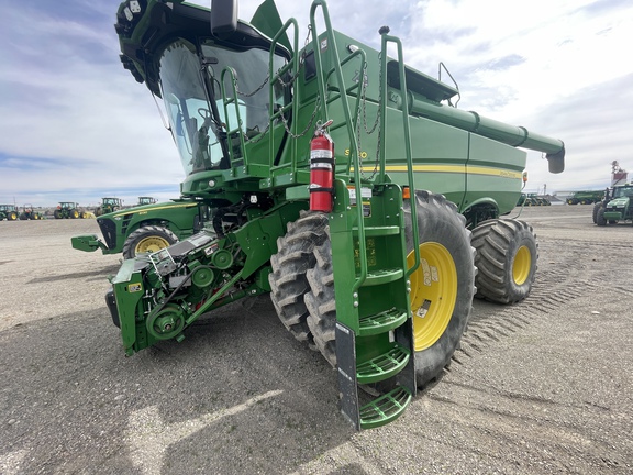 2022 John Deere S780 Combine