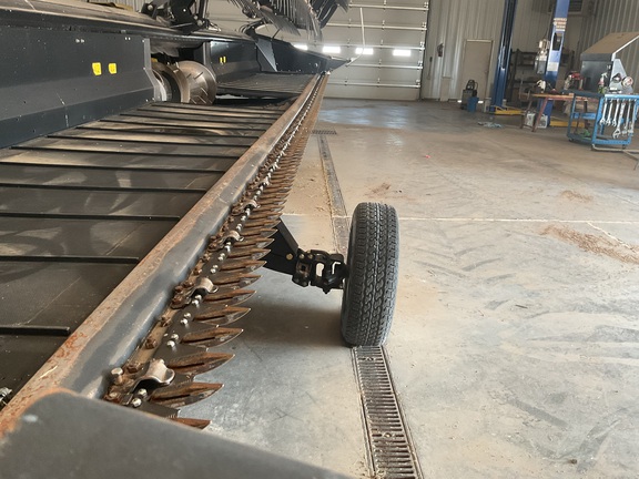 2014 MacDon D65-35 Header Combine
