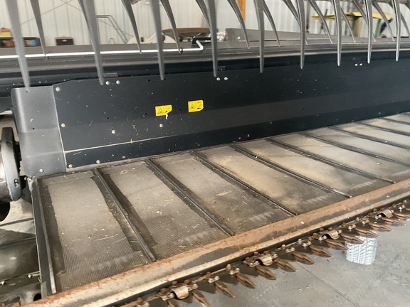 2014 MacDon D65-35 Header Combine