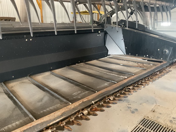 2014 MacDon D65-35 Header Combine