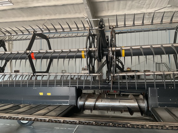 2014 MacDon D65-35 Header Combine