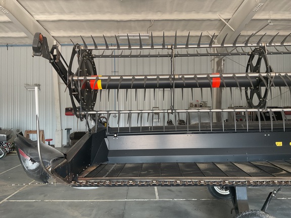 2014 MacDon D65-35 Header Combine