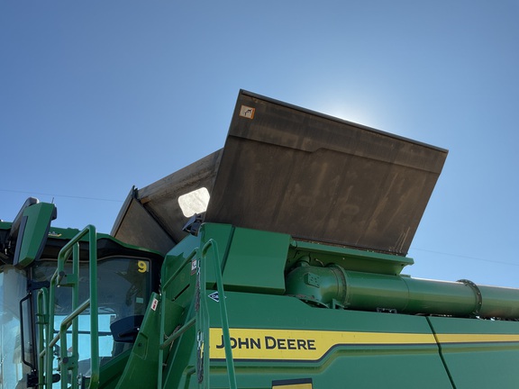2025 John Deere X9 1100 Combine