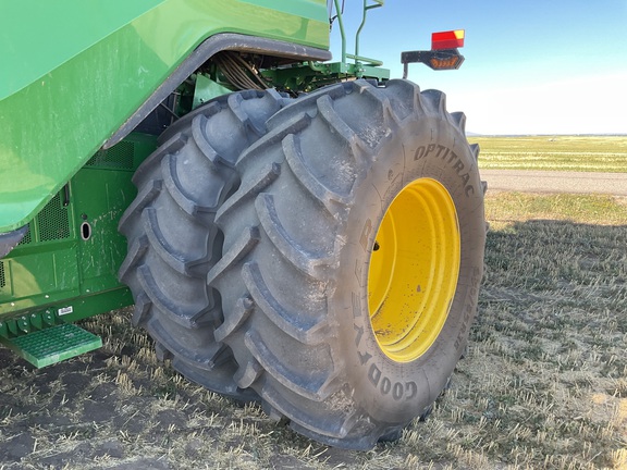 2025 John Deere X9 1100 Combine
