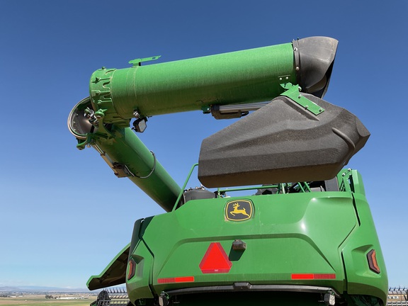 2025 John Deere X9 1100 Combine