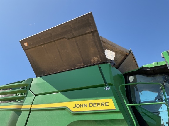 2025 John Deere X9 1100 Combine