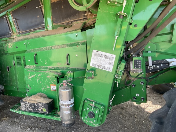 2025 John Deere X9 1100 Combine