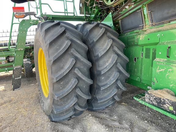 2025 John Deere X9 1100 Combine