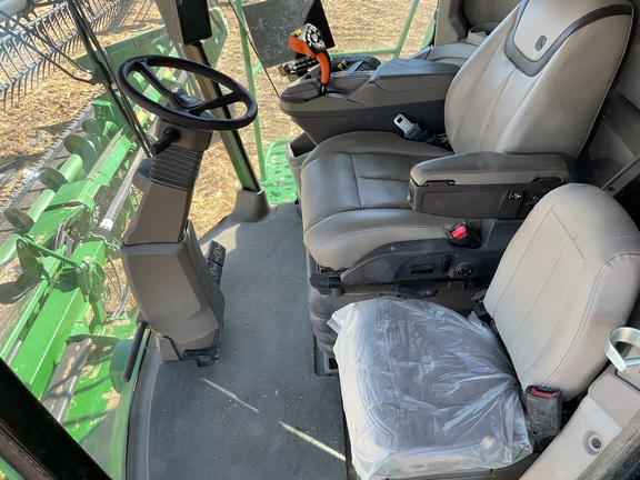 2025 John Deere X9 1100 Combine