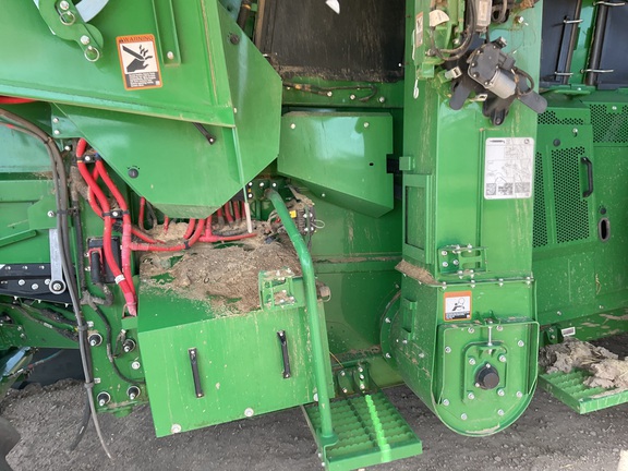2025 John Deere X9 1100 Combine
