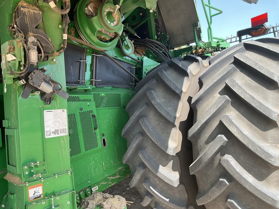 2025 John Deere X9 1100 Combine