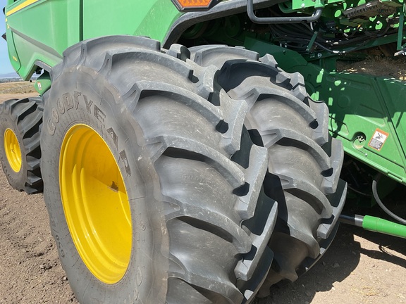 2025 John Deere X9 1100 Combine