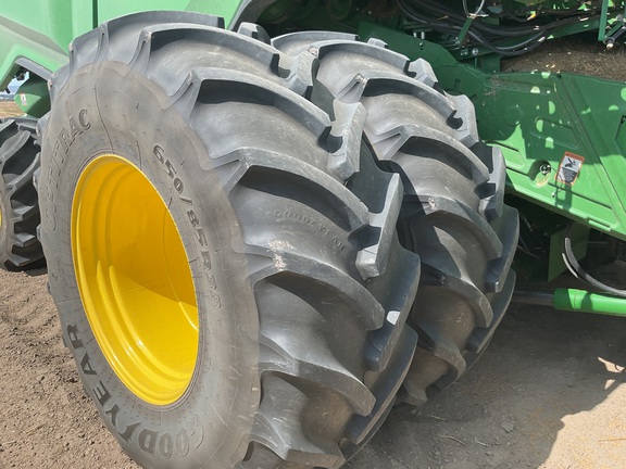2025 John Deere X9 1100 Combine