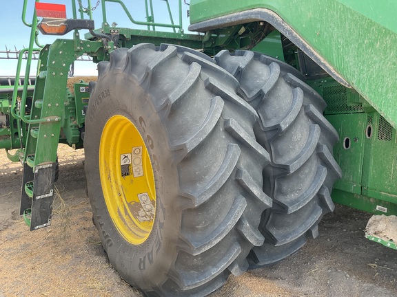 2025 John Deere X9 1100 Combine
