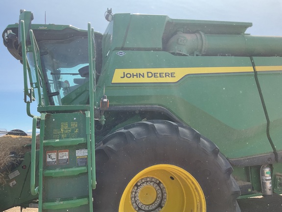 2025 John Deere X9 1100 Combine
