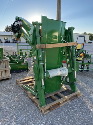 2022 John Deere 540R Loader