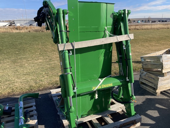 2022 John Deere 540R Loader