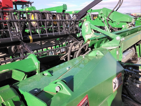 2023 John Deere HD35R Header Combine