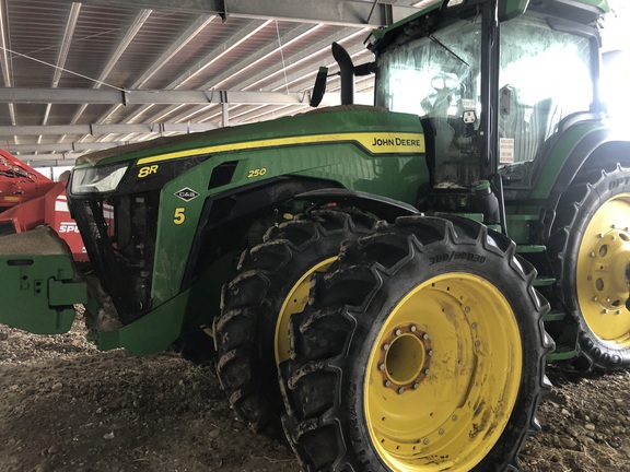 2021 John Deere 8R 250 Tractor