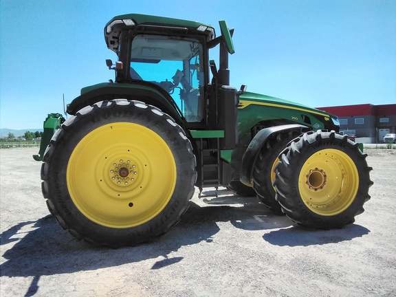 2021 John Deere 8R 250 Tractor