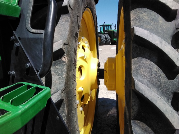 2021 John Deere 8R 250 Tractor