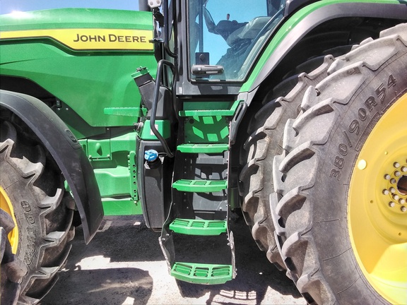 2021 John Deere 8R 250 Tractor