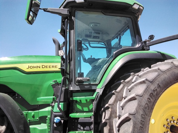 2021 John Deere 8R 250 Tractor