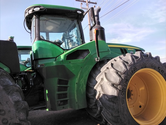 2021 John Deere 9520R Tractor 4WD
