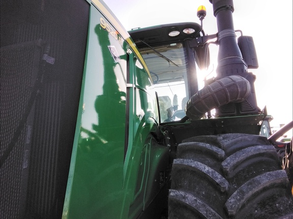 2021 John Deere 9520R Tractor 4WD
