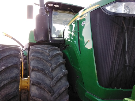 2021 John Deere 9520R Tractor 4WD