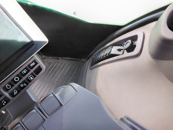 2021 John Deere 9520R Tractor 4WD