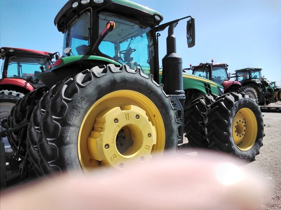 2020 John Deere 8320R Tractor